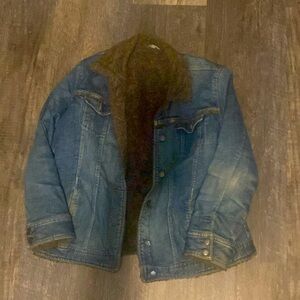 Jean jacket with fur interior